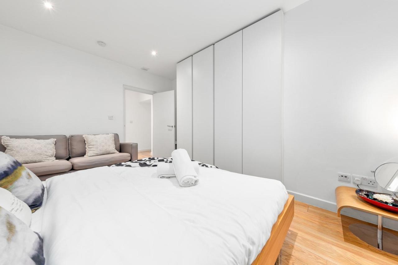 3-Bedroom Flat In London Sleeps 14 Hy1 Экстерьер фото